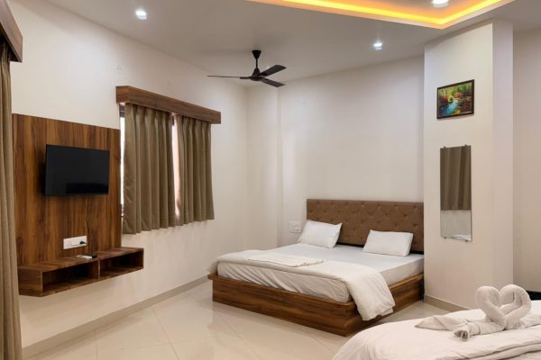 WhatsApp Image 2025-10-07 at 5.19.04 PM (1)